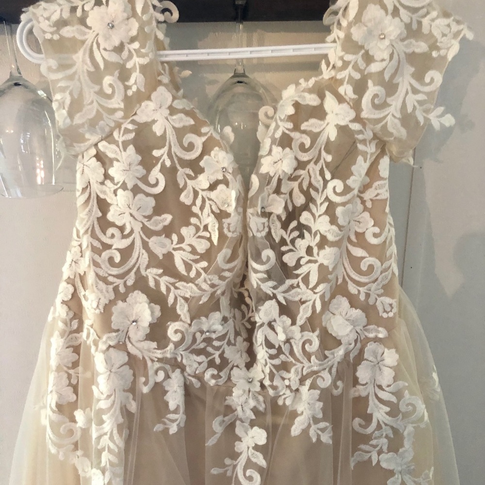 selling a dress I got for my destination wedding - Picture 1 of 3